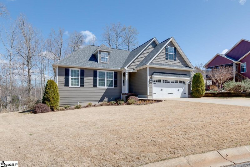 Property image 2 at 4 Apex Court, Greenville, SC 29617