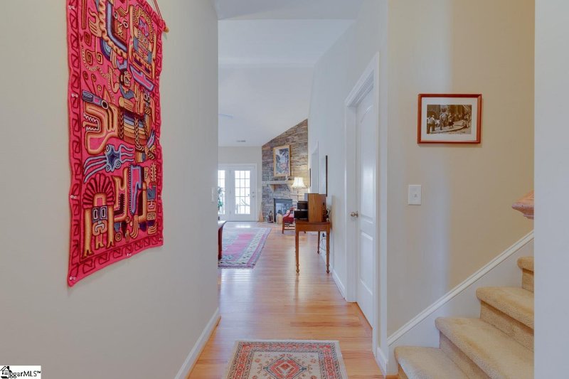 Property image 4 at 4 Apex Court, Greenville, SC 29617