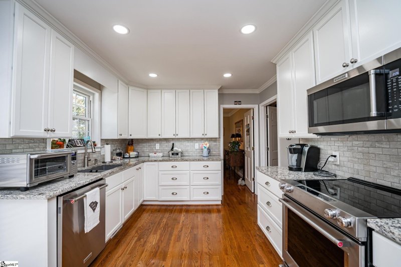 Property image 3 at 5 Elmwood Drive, Taylors, SC 29687