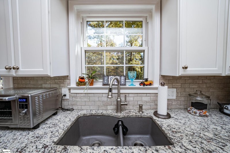 Property image 4 at 5 Elmwood Drive, Taylors, SC 29687