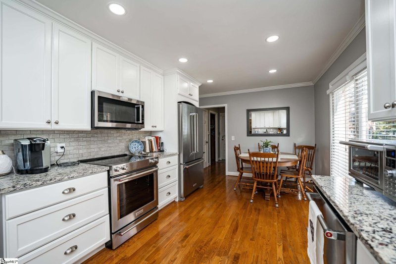 Property image 5 at 5 Elmwood Drive, Taylors, SC 29687