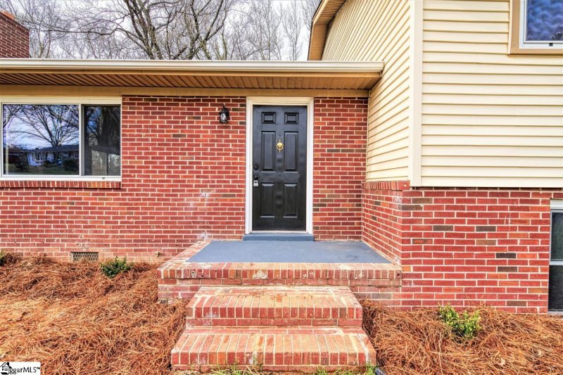 Property image 2 at 306 Thornwood Drive, Taylors, SC 29687