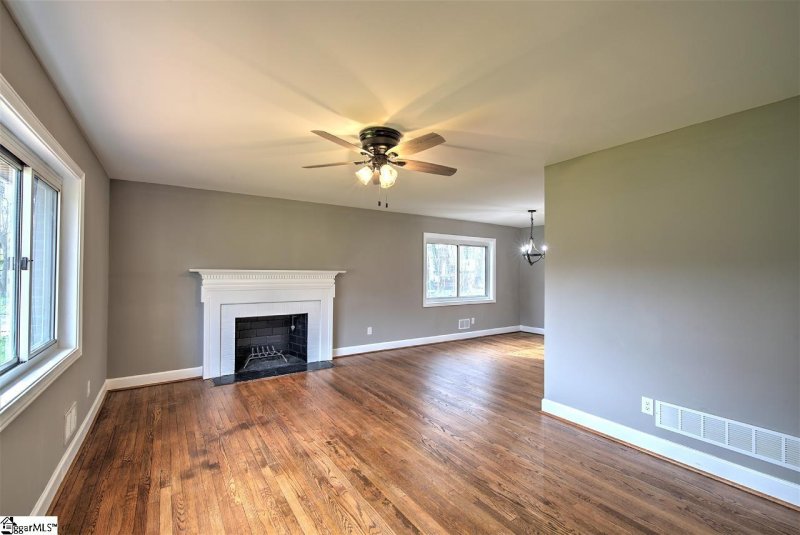 Property image 3 at 306 Thornwood Drive, Taylors, SC 29687