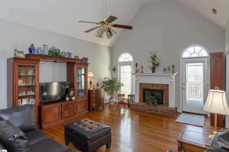 Property image 4 at 305 Woodriver Way, Taylors, SC 29687