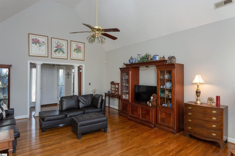 Property image 5 at 305 Woodriver Way, Taylors, SC 29687