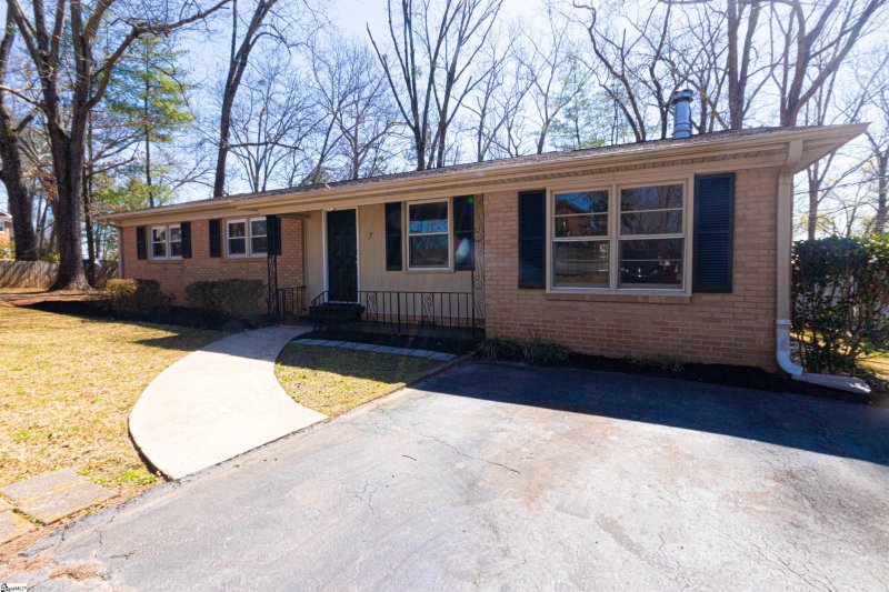 Property image 2 at 7 ALPINE Drive, Taylors, SC 29687