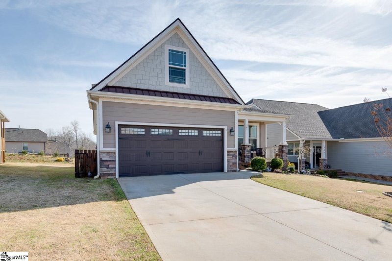 Property image 2 at 141 Bur Oak Drive, Taylors, SC 29687