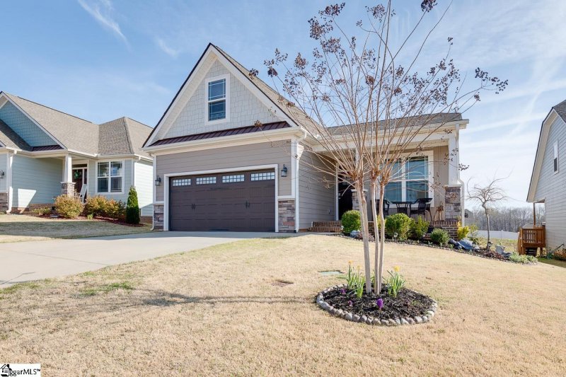 Property image 3 at 141 Bur Oak Drive, Taylors, SC 29687