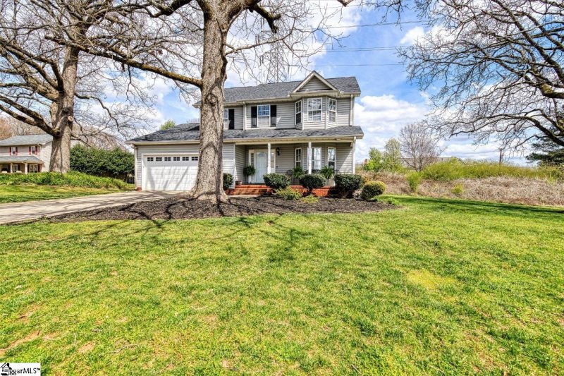 Property image 2 at 402 Foxfire Drive, Simpsonville, SC 29680