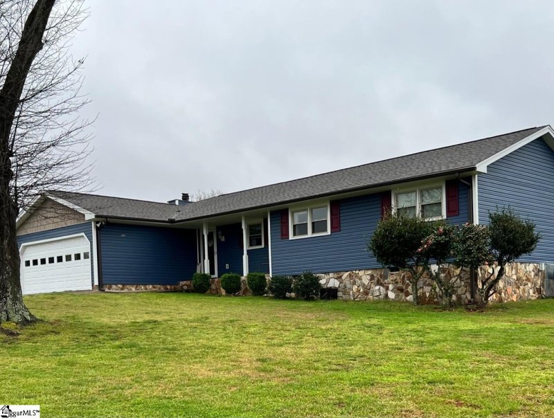 Property image 2 at 105 Stonehaven Drive, Anderson, SC 29625