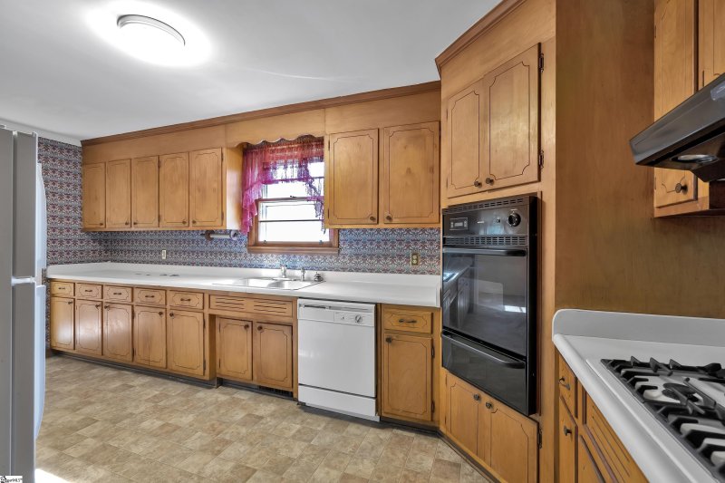 Property image 5 at 115 S Folkshire Court, Greenville, SC 29611