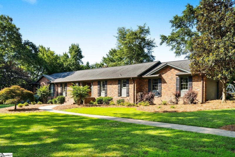 Property image 2 at 1 Saint Augustine Drive, Greenville, SC 29615