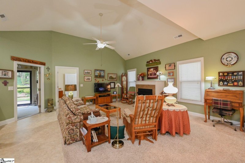 Property image 3 at 18 Shady Hollow Lane, Greer, SC 29651