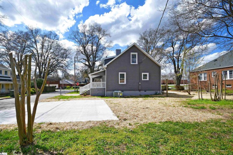 Property image 3 at 4 13th Street, Greer, SC 29651