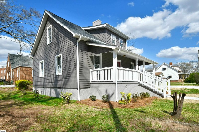 Property image 4 at 4 13th Street, Greer, SC 29651