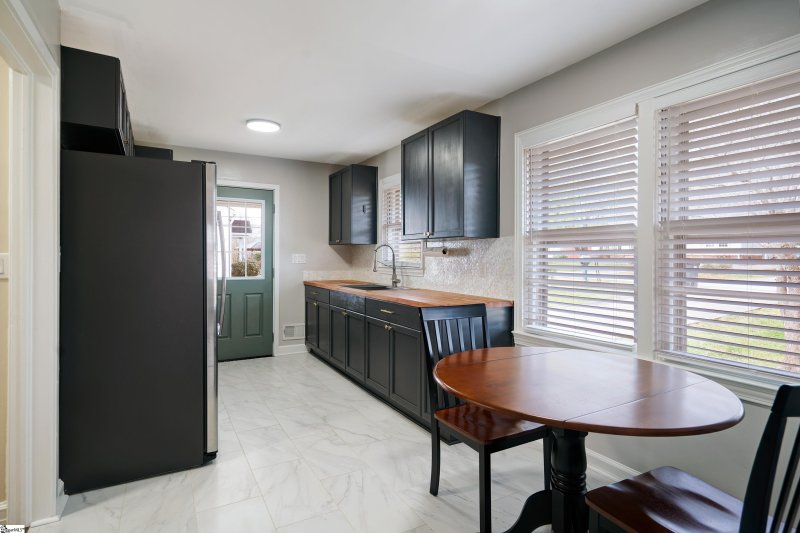 Property image 5 at 206 Courtney Circle, Greenville, SC 29617