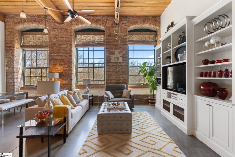 Property image 4 at 400 Mills Avenue, Greenville, SC 29605