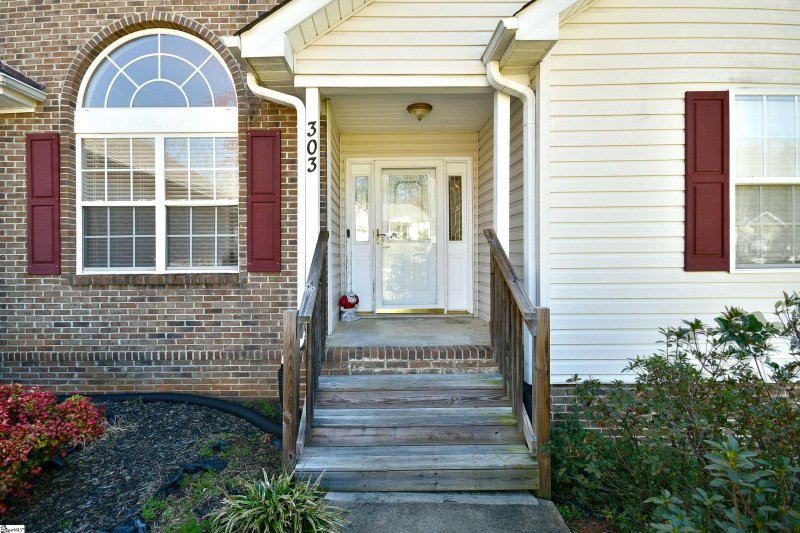 Property image 2 at 303 Winding Brook Court, Greenville, SC 29617