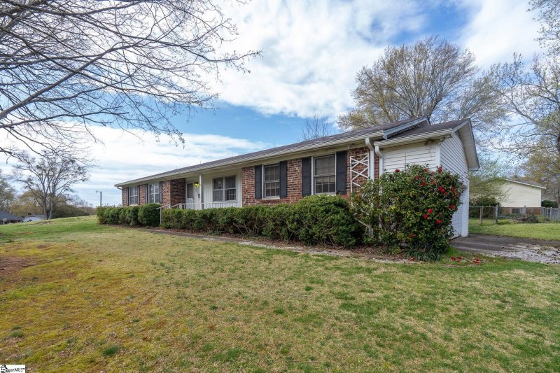 Property image 2 at 207 Lakewood Circle, Greer, SC 29651-5956