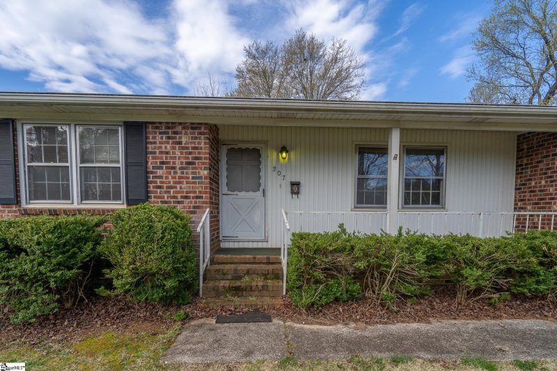 Property image 3 at 207 Lakewood Circle, Greer, SC 29651-5956