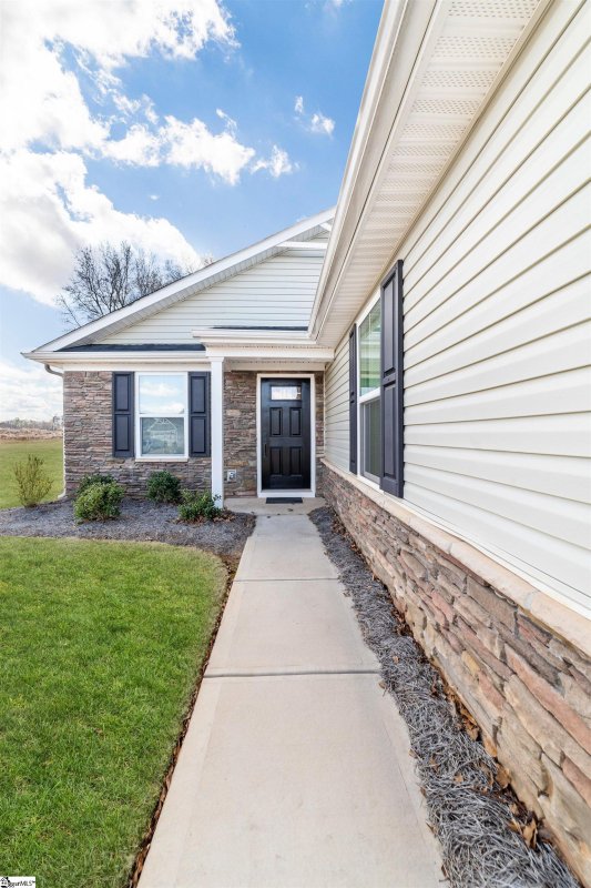 Property image 2 at 815 Shady Oak Court, Boiling Springs, SC 29316