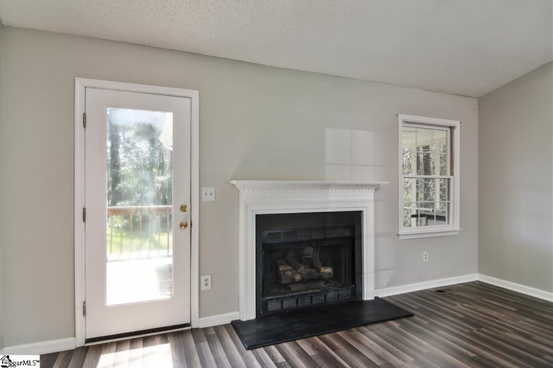 Property image 2 at 401 Latrobe Drive, Simpsonville, SC 29681