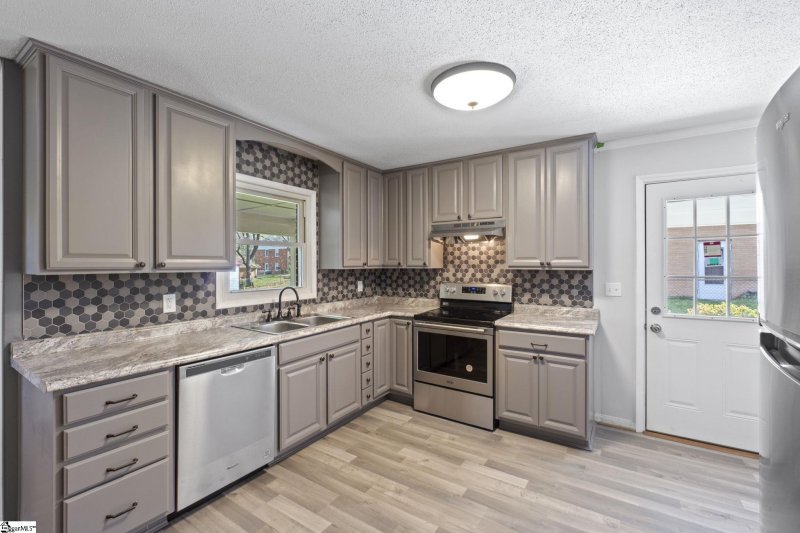 Property image 2 at 115 Hartsville Drive, Taylors, SC 29687