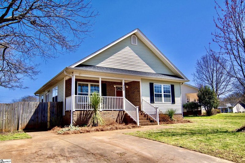 Property image 2 at 324 OConner Court, Greenville, SC 29609