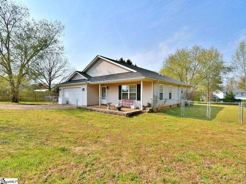 Property image 2 at 303 Packer Court, Greer, SC 29651