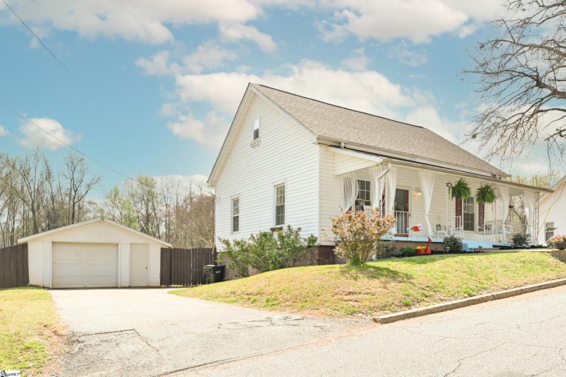 Property image 2 at 15 Inglesby Street, Greer, SC 29650
