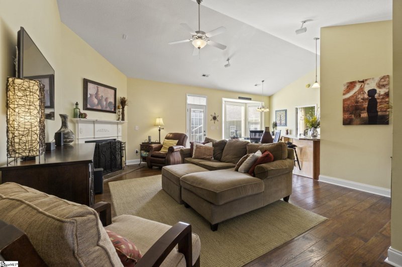 Property image 4 at 105 Wallhaven Drive, Greer, SC 29651