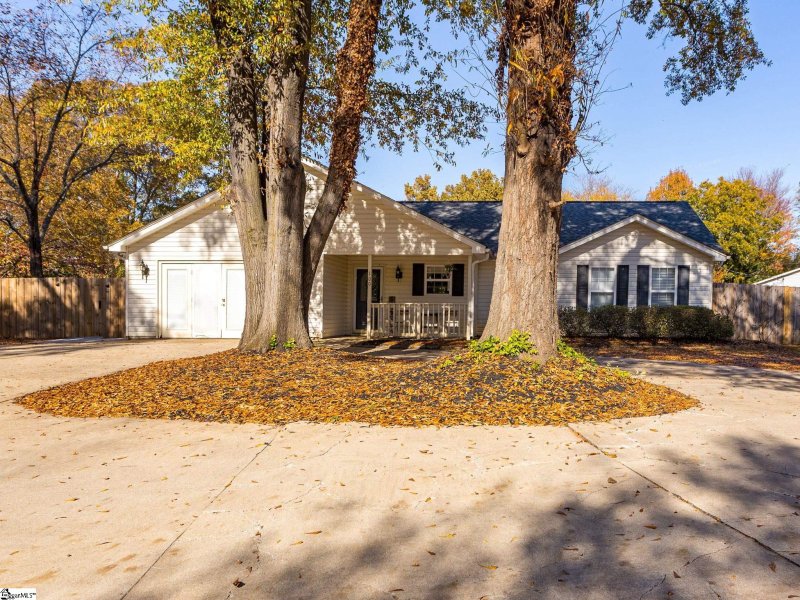 Property image 3 at 100 Gregory Drive, Greer, SC 29650