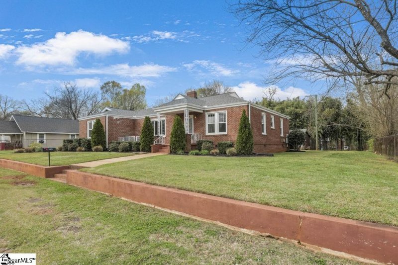 Property image 2 at 104 Highlawn Avenue, Greenville, SC 29611