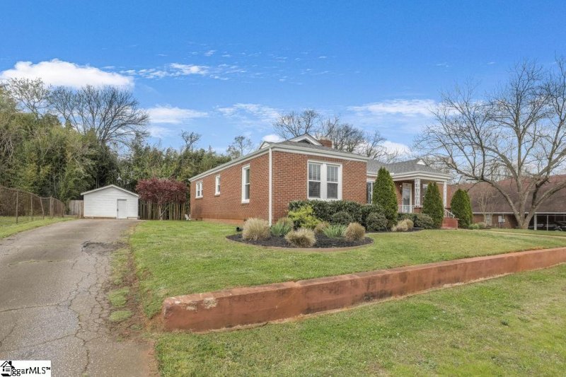 Property image 4 at 104 Highlawn Avenue, Greenville, SC 29611