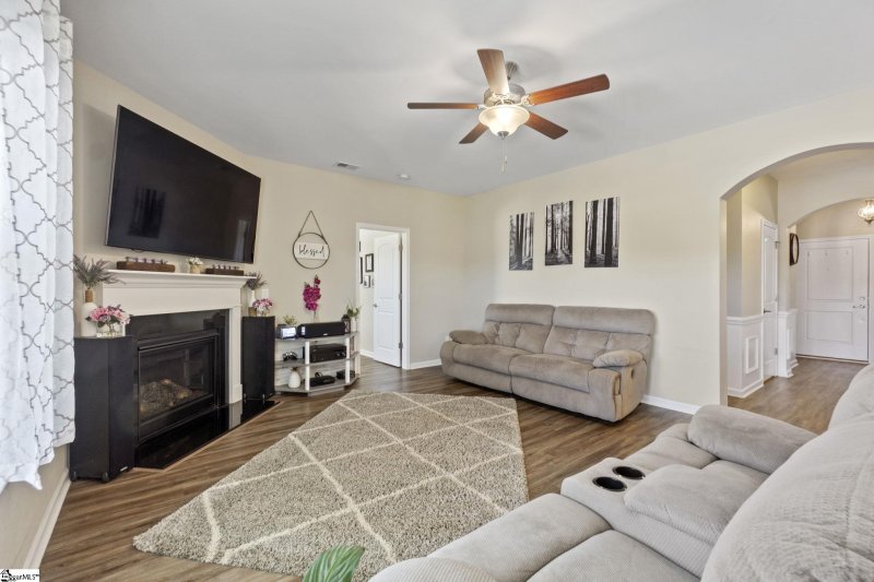 Property image 3 at 305 S Harvest Moon Way, Easley, SC 29642