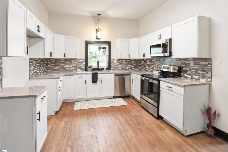 Property image 2 at 101 Garrison Street, Easley, SC 29640