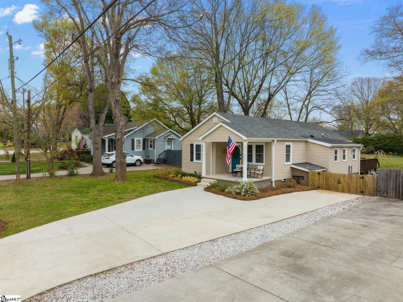Property image 4 at 312 Willow Springs Drive, Greenville, SC 29607