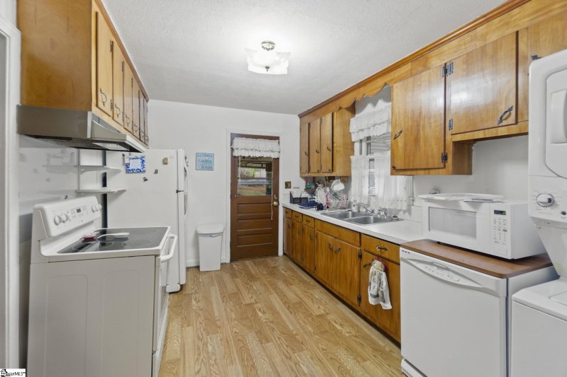 Property image 2 at 11 Mayfair Drive, Taylors, SC 29687-3430