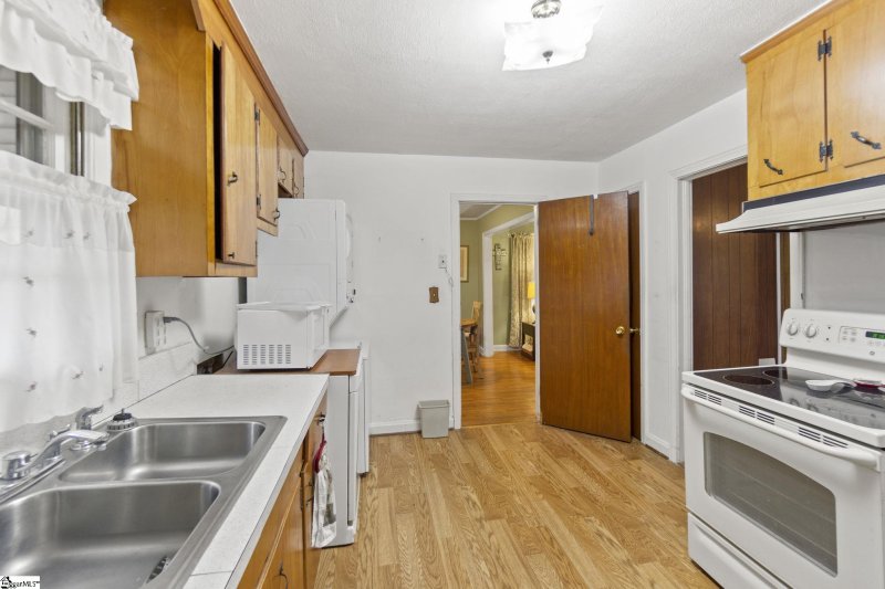 Property image 3 at 11 Mayfair Drive, Taylors, SC 29687-3430