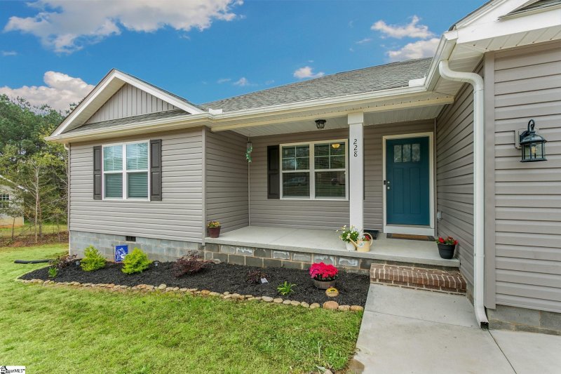 Property image 2 at 228 Hallmark Circle, Easley, SC 29642