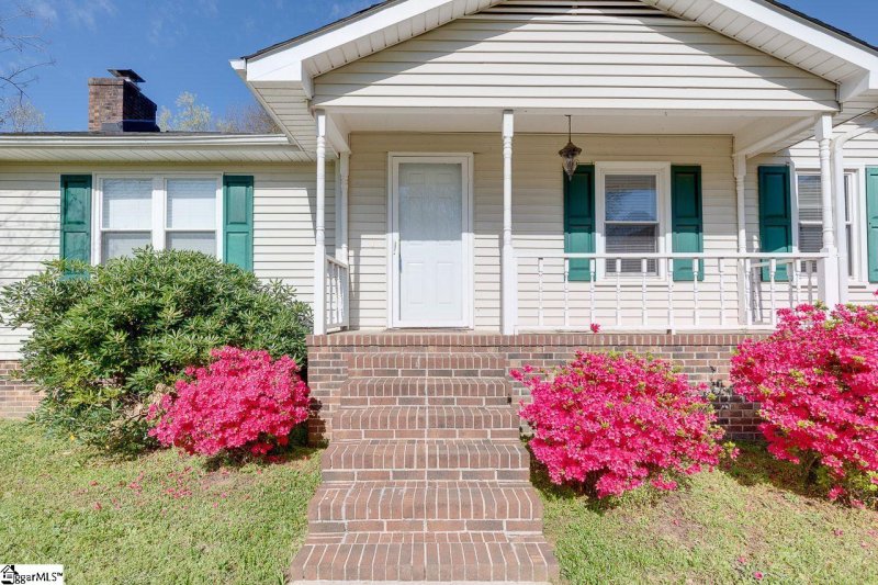 Property image 2 at 305 Andulusian Trail, Simpsonville, SC 29681