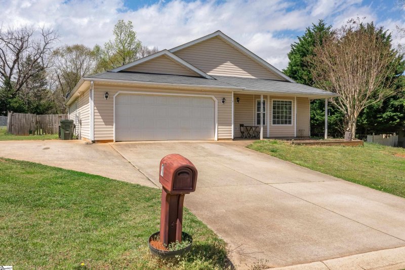 Property image 2 at 7 Viking Drive, Greer, SC 29651