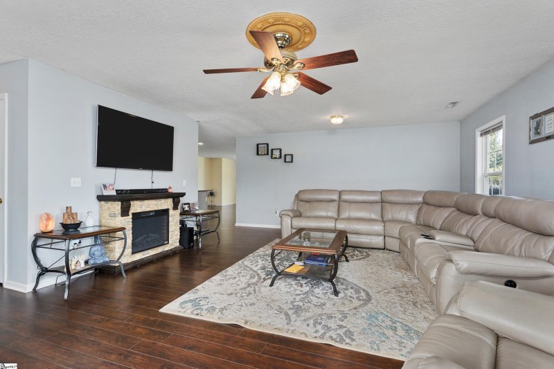 Property image 5 at 7 Viking Drive, Greer, SC 29651