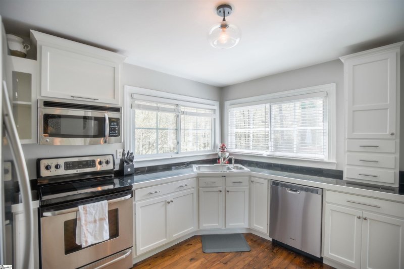 Property image 4 at 136 Dellwood Drive, Greenville, SC 29609