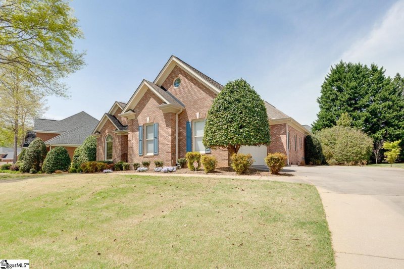 Property image 2 at 204 Huddersfield Drive, Simpsonville, SC 29681