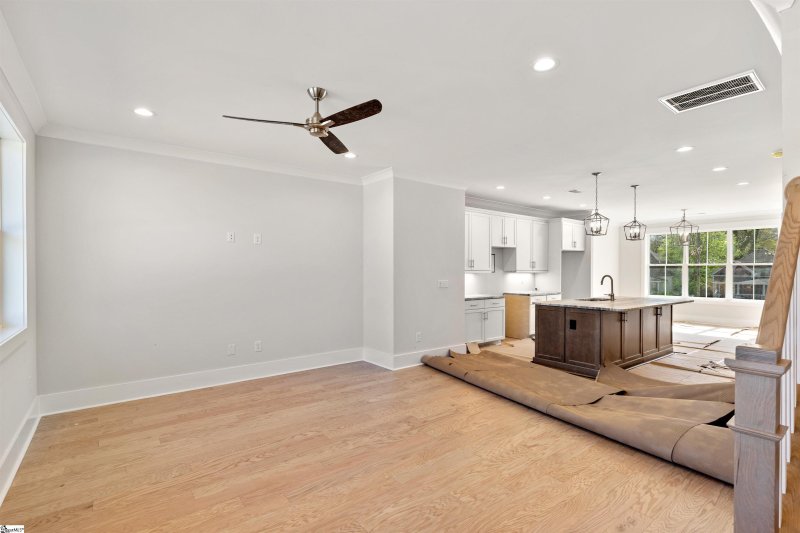 Property image 3 at 317 Pete Hollis Boulevard, Greenville, SC 29601