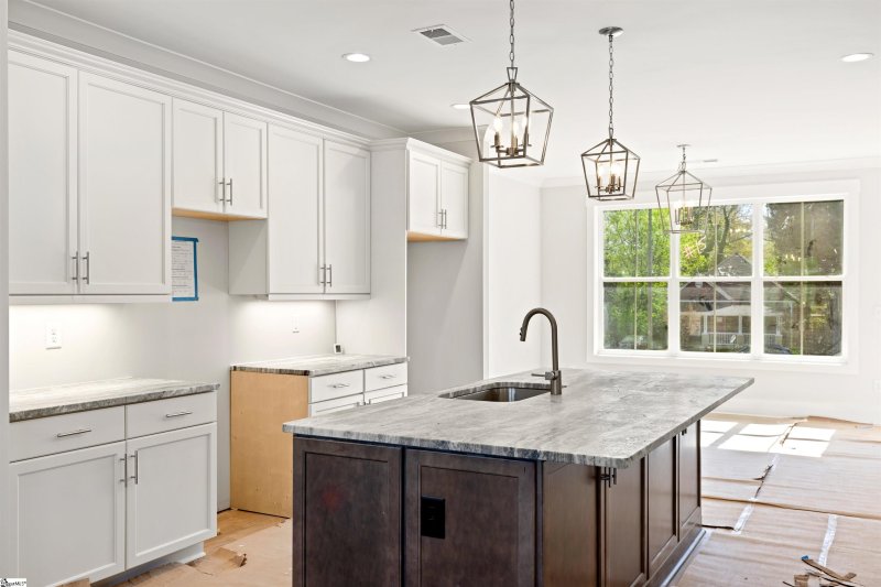 Property image 4 at 317 Pete Hollis Boulevard, Greenville, SC 29601