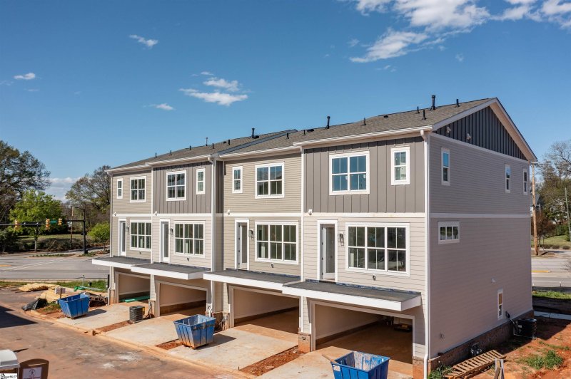 Property image 5 at 319 Pete Hollis Boulevard, Greenville, SC 29601