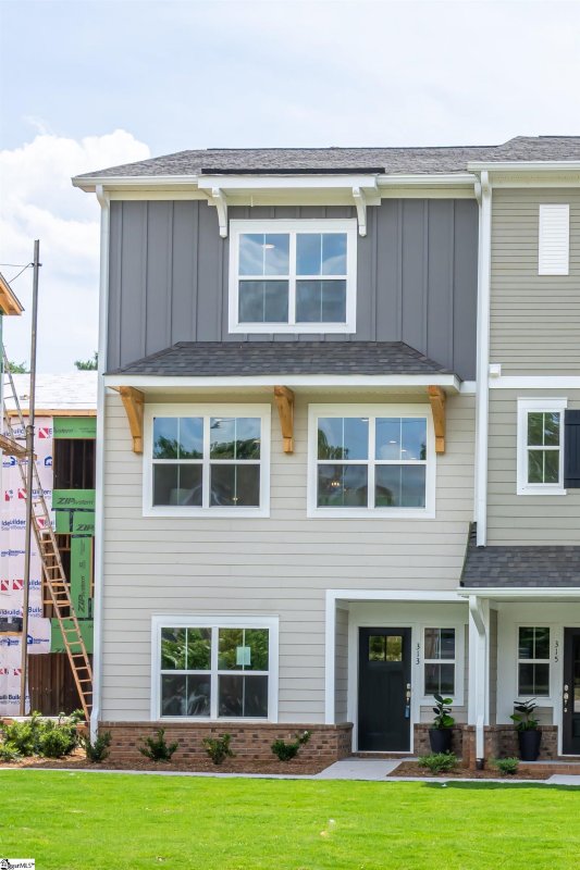 Property image 2 at 313 Pete Hollis Boulevard, Greenville, SC 29601