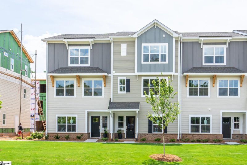 Property image 2 at 315 Pete Hollis Boulevard, Greenville, SC 29601